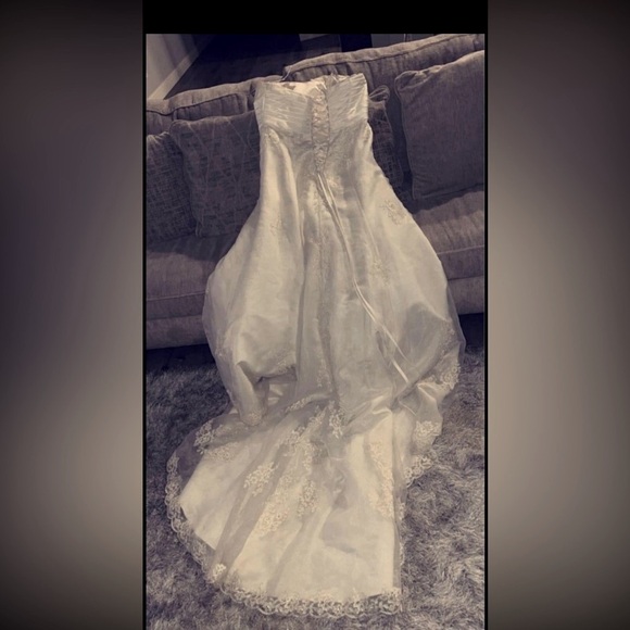 Mary’s Bridal Wedding Gown (3layer) size 20 will negotiate price. - Picture 3 of 15